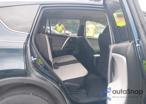 2018 Toyota Rav4 Xle z USA, uszkodzony, nr VIN JTMRFREV8JJ252315